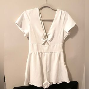 NWT H&M White romper jumpsuit with cutout circle detail flowy brunch